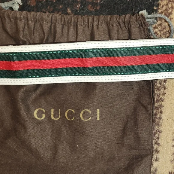Gucci Hi-top leather sneakers with matching belt set. Size 100/40